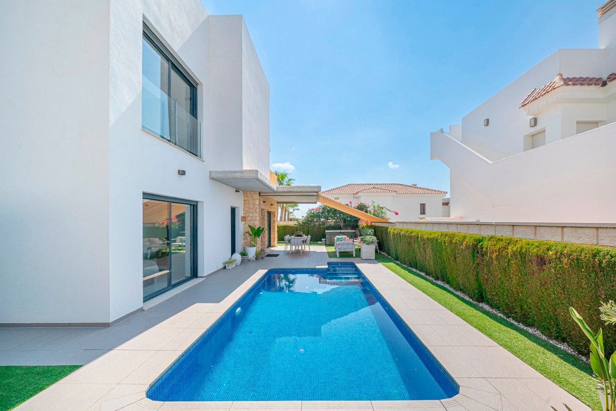 Chalet de 3 habitaciones en Rojales en venta con piscina - 550.000 € (Ref: 10109106)