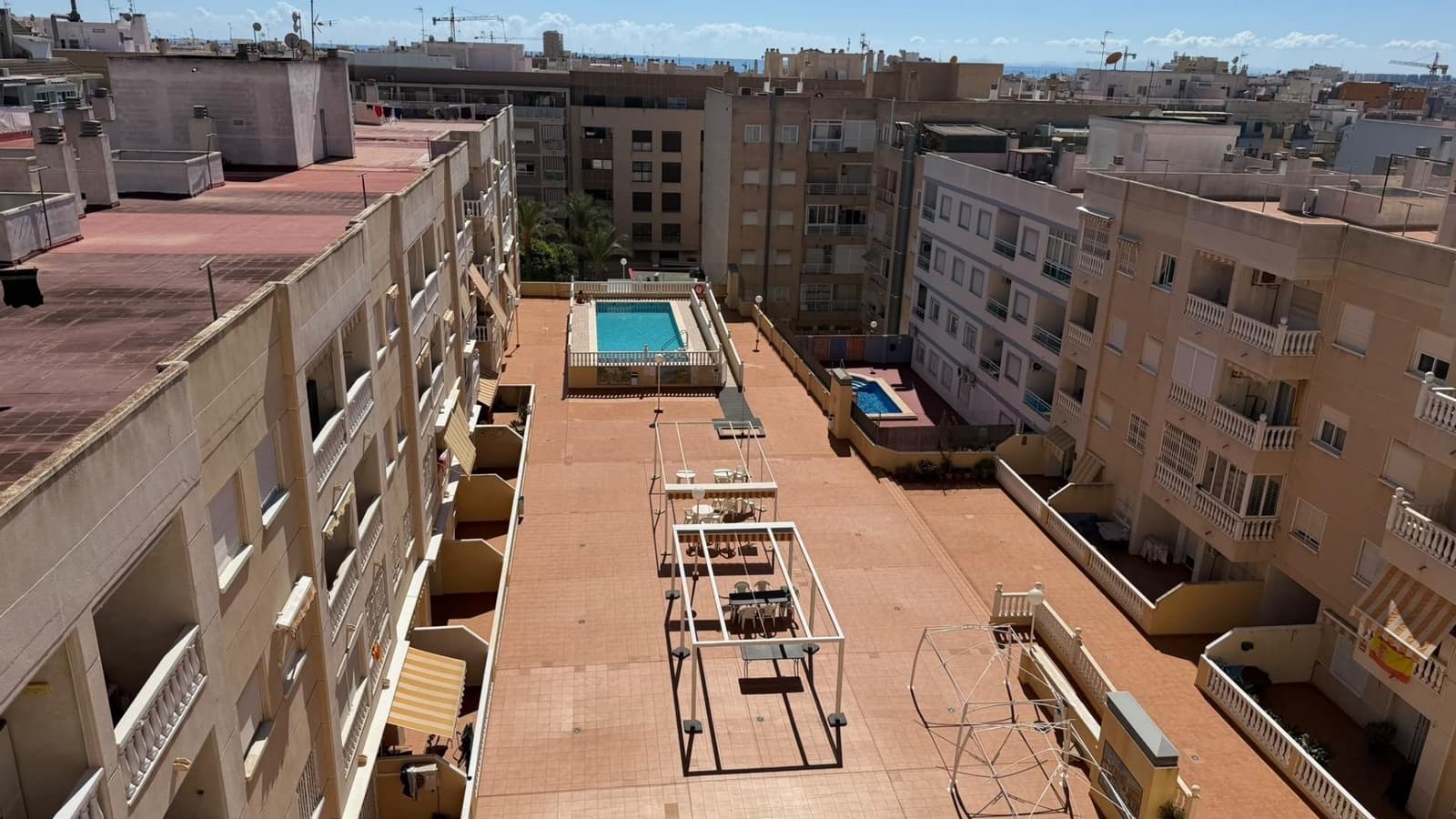 2 soveværelse Lejlighed til salg i Torrevieja med swimmingpool - € 175.900 (Ref: 10109138)