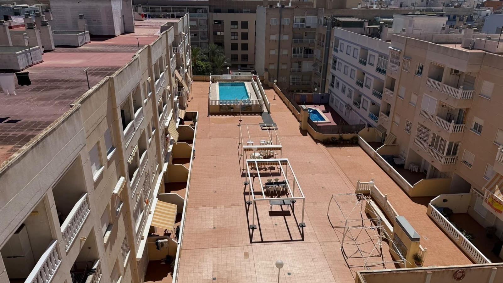 2 soveværelse Lejlighed til salg i Torrevieja med swimmingpool - € 175.900 (Ref: 10109138)