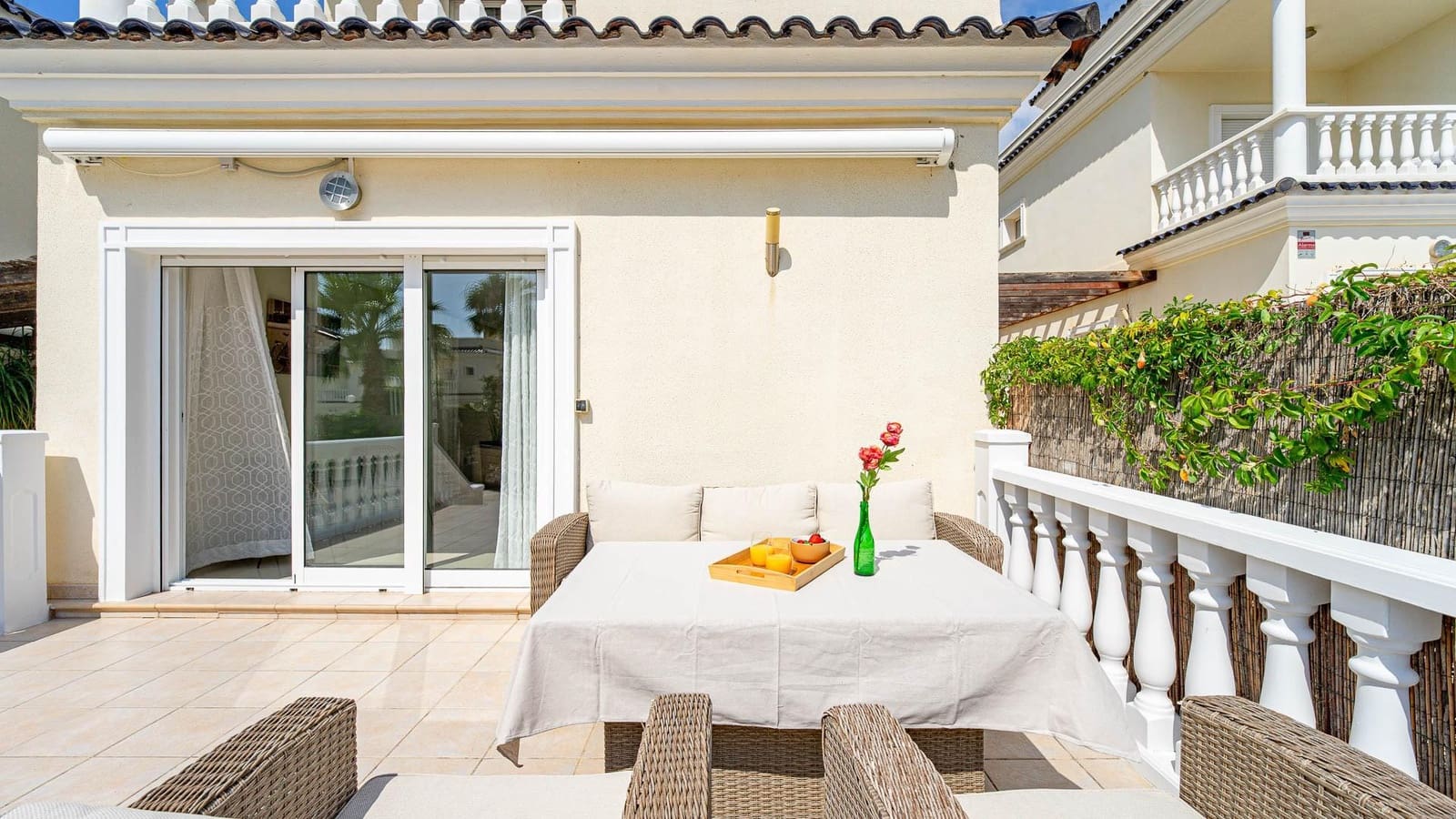 5 bedroom Villa for sale in El Campello with pool - € 490,000 (Ref: 10109146)