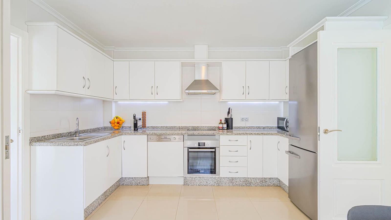 5 bedroom Villa for sale in El Campello with pool - € 490,000 (Ref: 10109146)