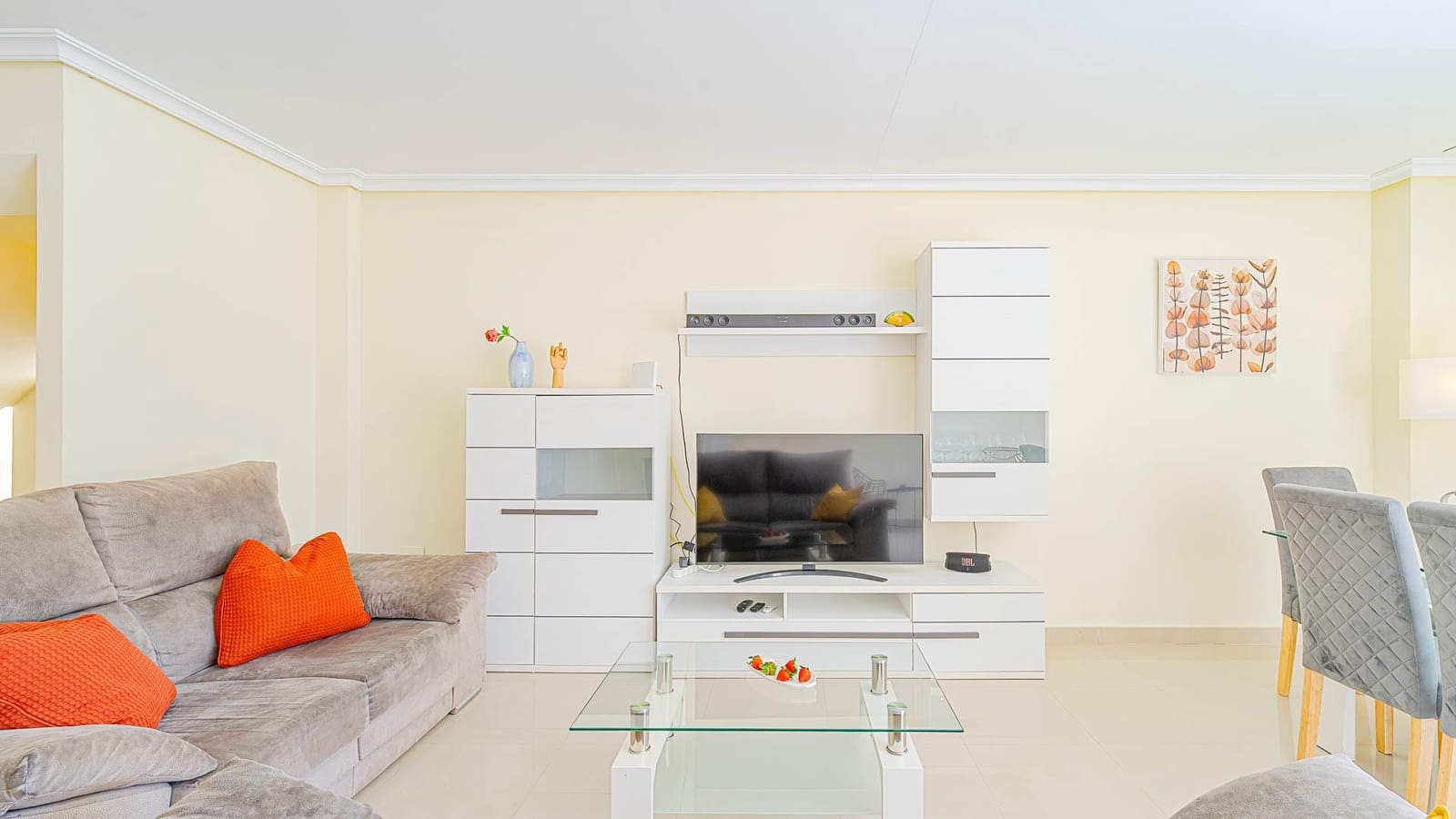 5 bedroom Villa for sale in El Campello with pool - € 490,000 (Ref: 10109146)