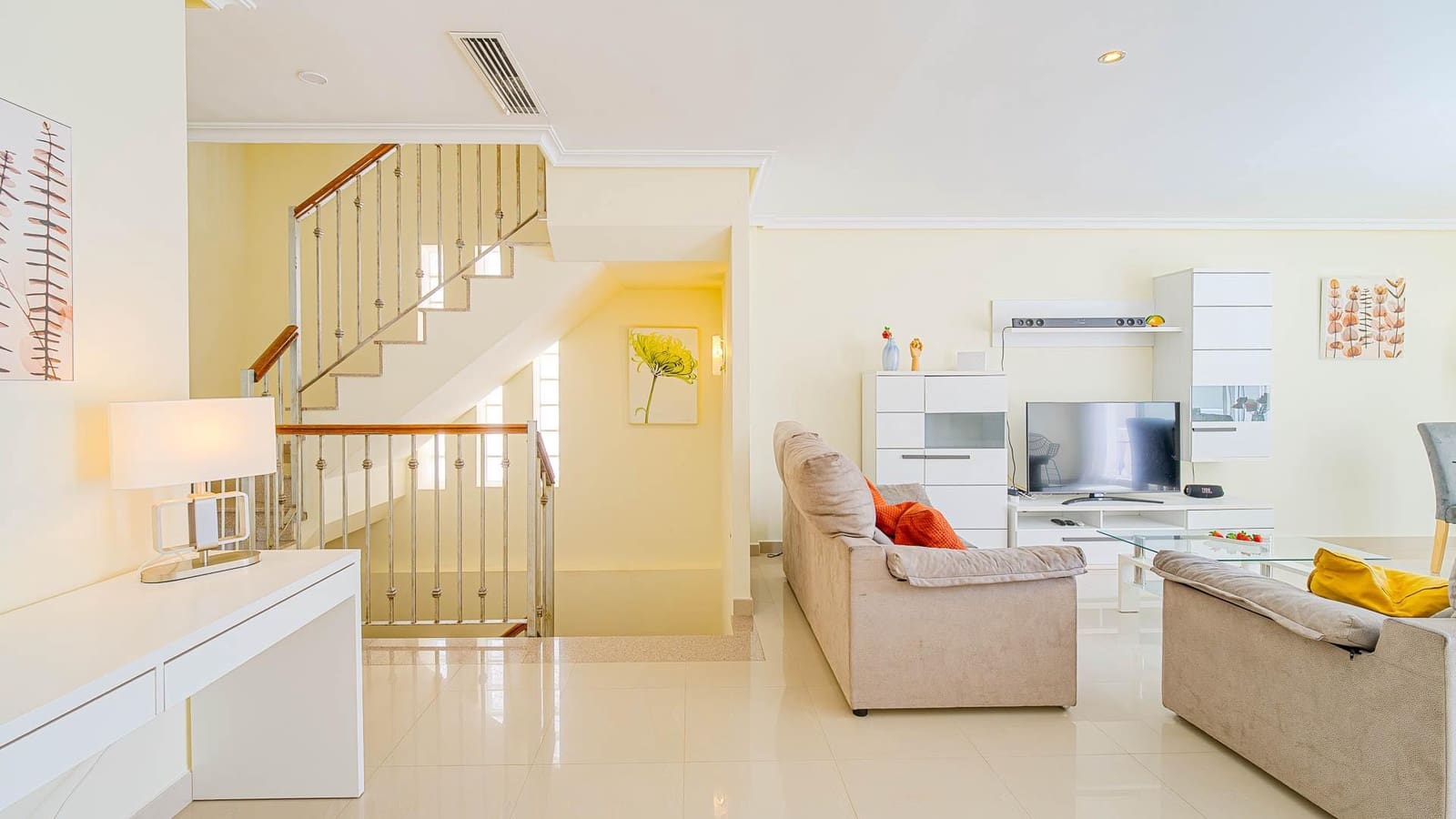 5 bedroom Villa for sale in El Campello with pool - € 490,000 (Ref: 10109146)