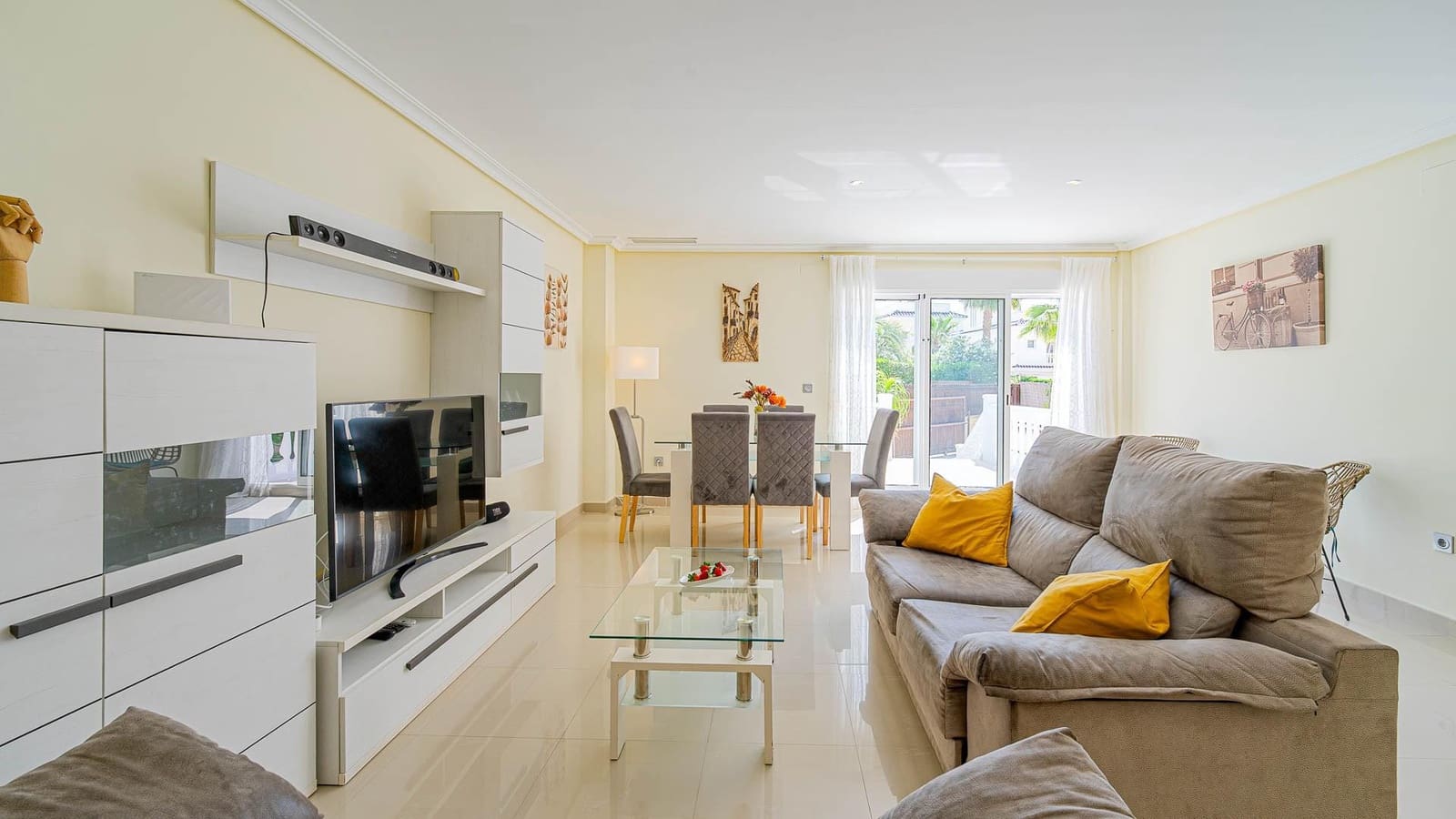 5 bedroom Villa for sale in El Campello with pool - € 490,000 (Ref: 10109146)