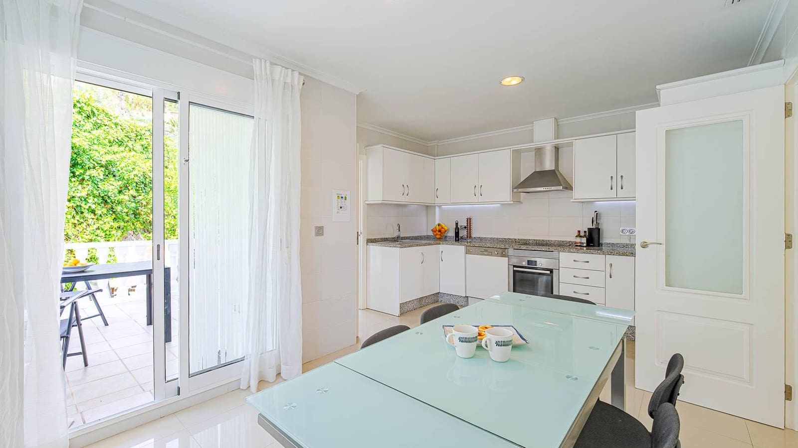 5 bedroom Villa for sale in El Campello with pool - € 490,000 (Ref: 10109146)