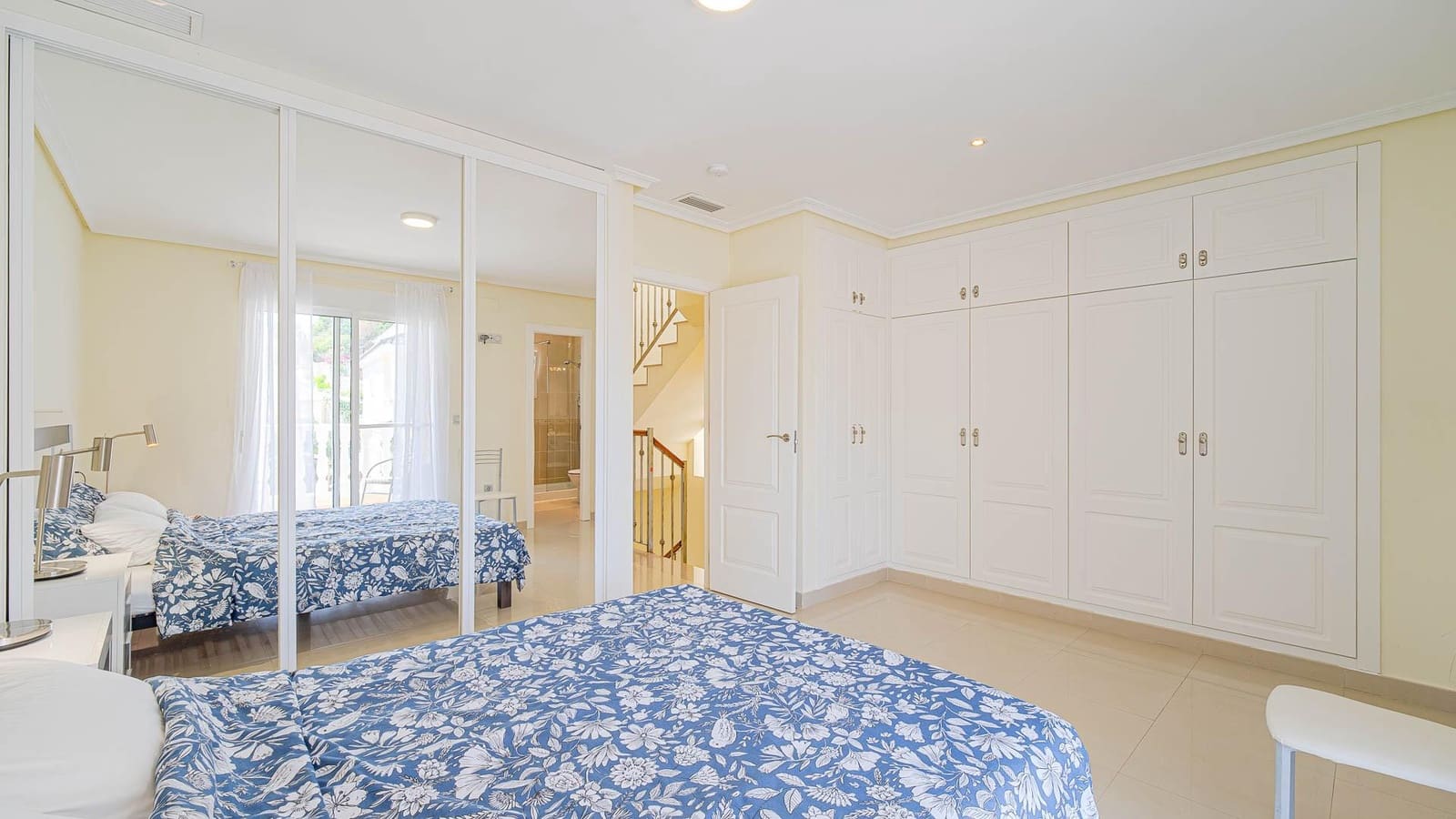 5 bedroom Villa for sale in El Campello with pool - € 490,000 (Ref: 10109146)