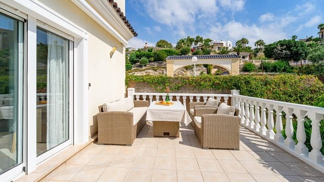 5 bedroom Villa for sale in Coveta Fuma, El Campello with pool - € 490,000 (Ref: 10109146)