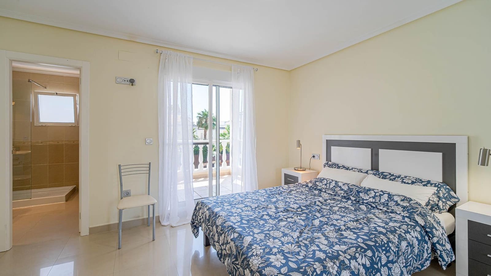 5 bedroom Villa for sale in El Campello with pool - € 490,000 (Ref: 10109146)