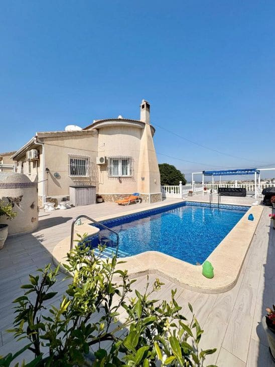 Chalet de 3 habitaciones en Formentera del Segura en venta con piscina - 420.000 € (Ref: 10109151)