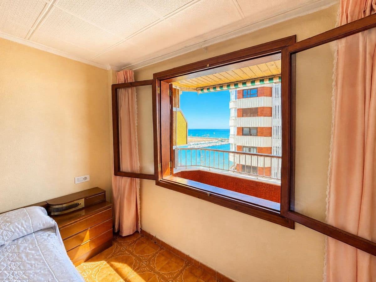 Apartamento de 3 habitaciones en Torrevieja en venta - 249.000 € (Ref: 10109311)