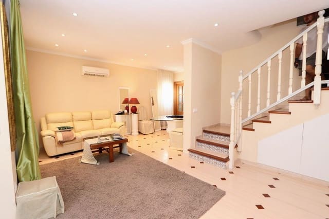 3 slaapkamer Halfvrijstaande villa te koop in Puerto Deportivo, Torrevieja - € 445.000 (Ref: 10109988)