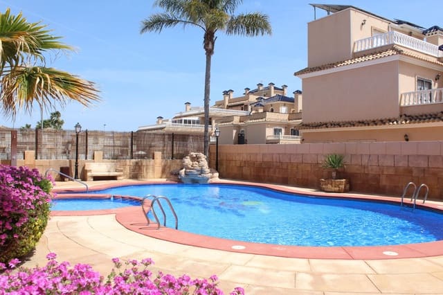 3 soverom Kjedet enebolig til salgs i Los Dolses, Orihuela med svømmebasseng - € 255 000 (Ref: 10110168)