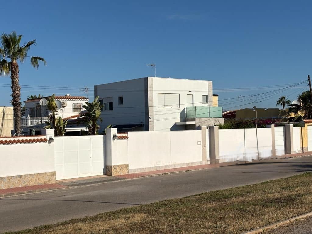 2 quarto Moradia Geminada para venda em Torrevieja com piscina - 465 000 € (Ref: 10110176)