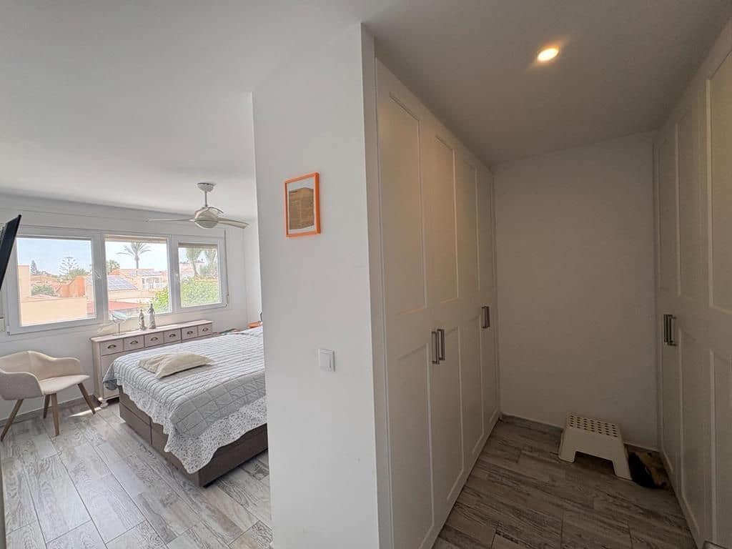 2 quarto Moradia Geminada para venda em Torrevieja com piscina - 465 000 € (Ref: 10110176)