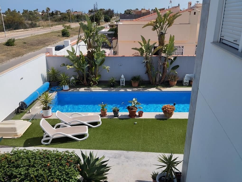 2 quarto Moradia Geminada para venda em Torrevieja com piscina - 465 000 € (Ref: 10110176)