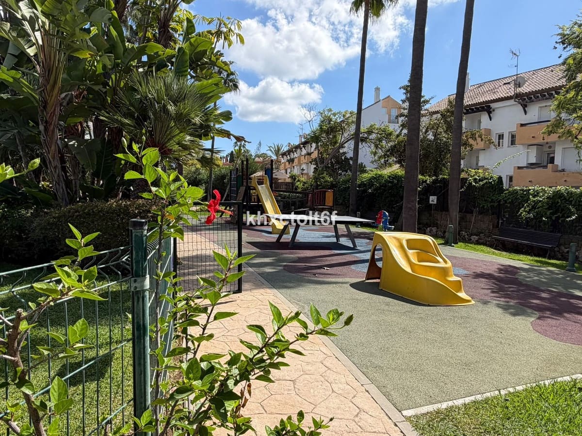 2 bedroom Apartment for sale in Marbella with pool garage - € 645,000 (Ref: 10121881)