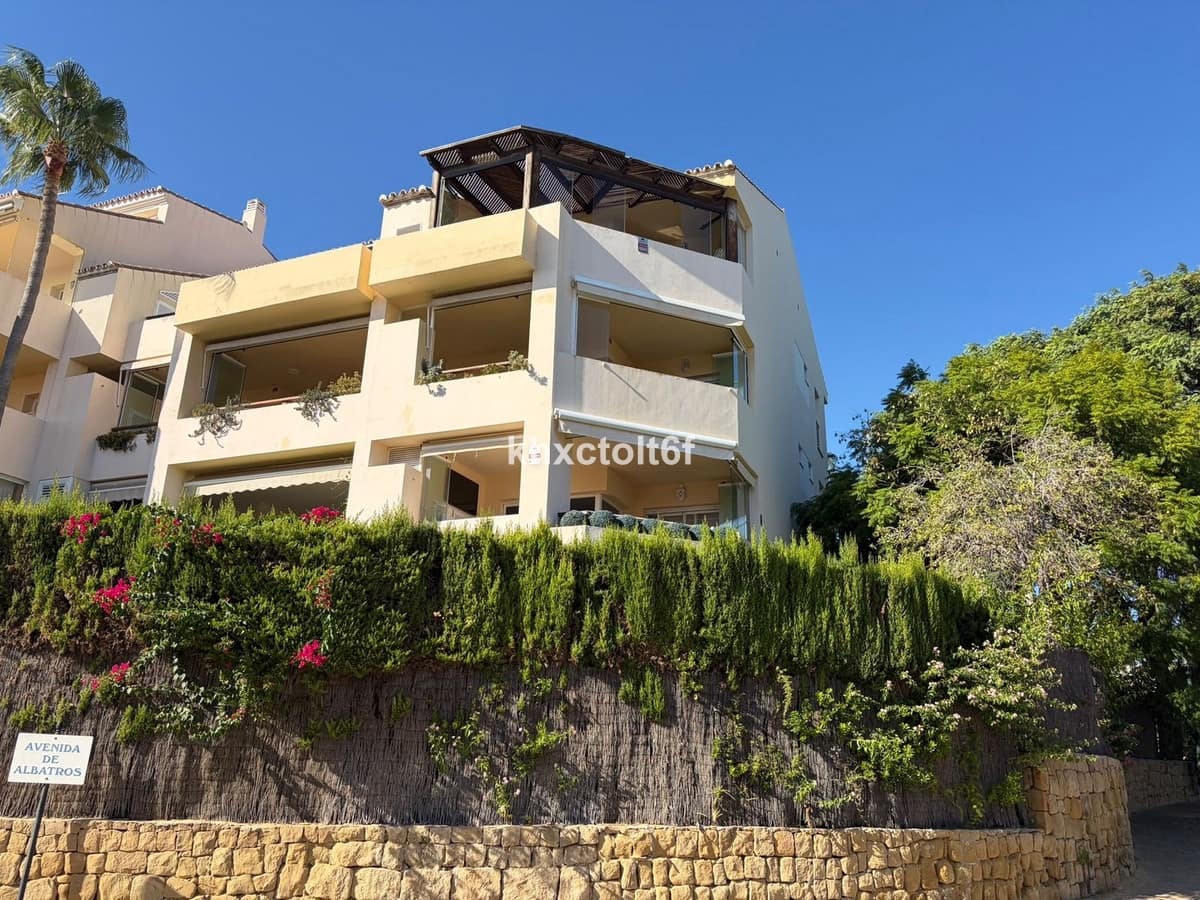2 bedroom Apartment for sale in Marbella with pool garage - € 645,000 (Ref: 10121881)