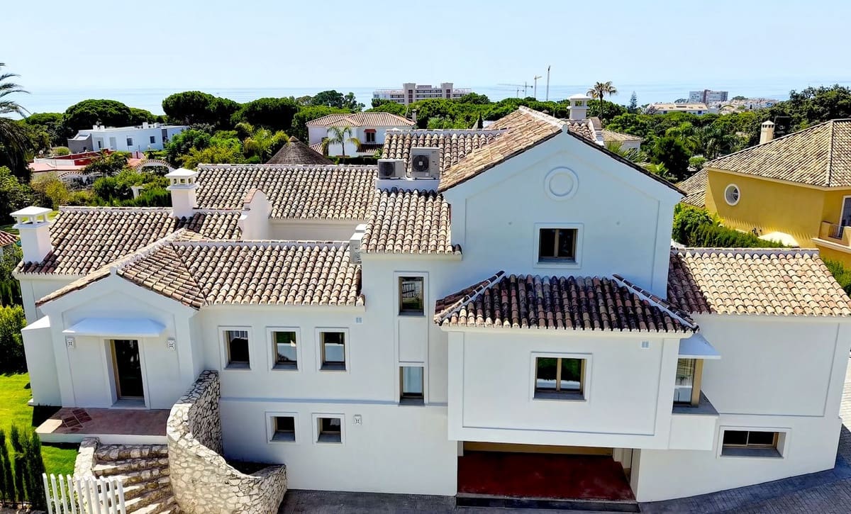 5 bedroom Villa for sale in Marbella with pool garage - € 4,495,000 (Ref: 10121882)