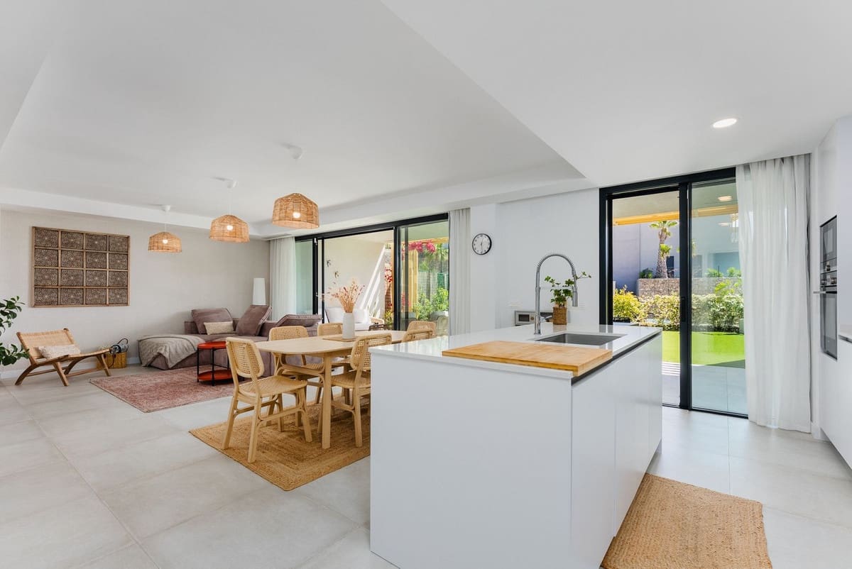 3 soveværelse Byhus til salg i Mijas Costa med swimmingpool garage - € 790.000 (Ref: 10121885)