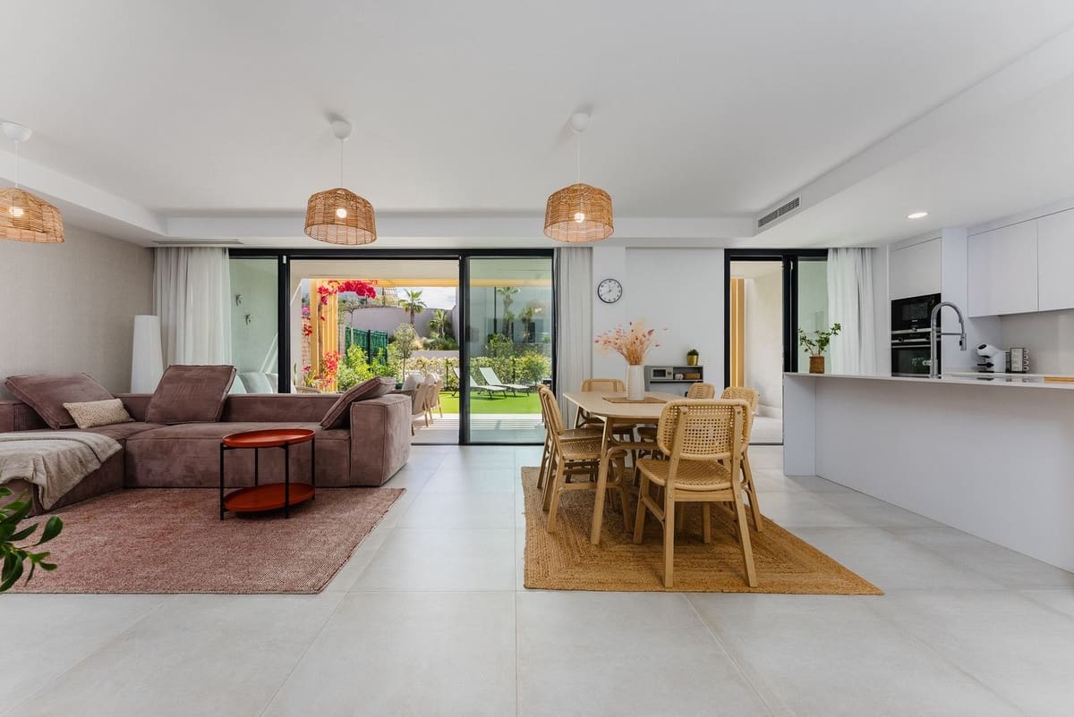 3 soveværelse Byhus til salg i Mijas Costa med swimmingpool garage - € 790.000 (Ref: 10121885)