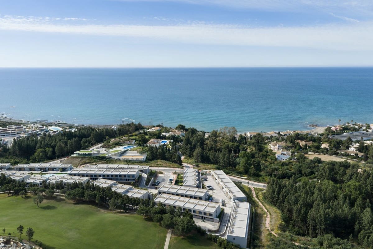 3 soveværelse Byhus til salg i Mijas Costa med swimmingpool garage - € 790.000 (Ref: 10121885)
