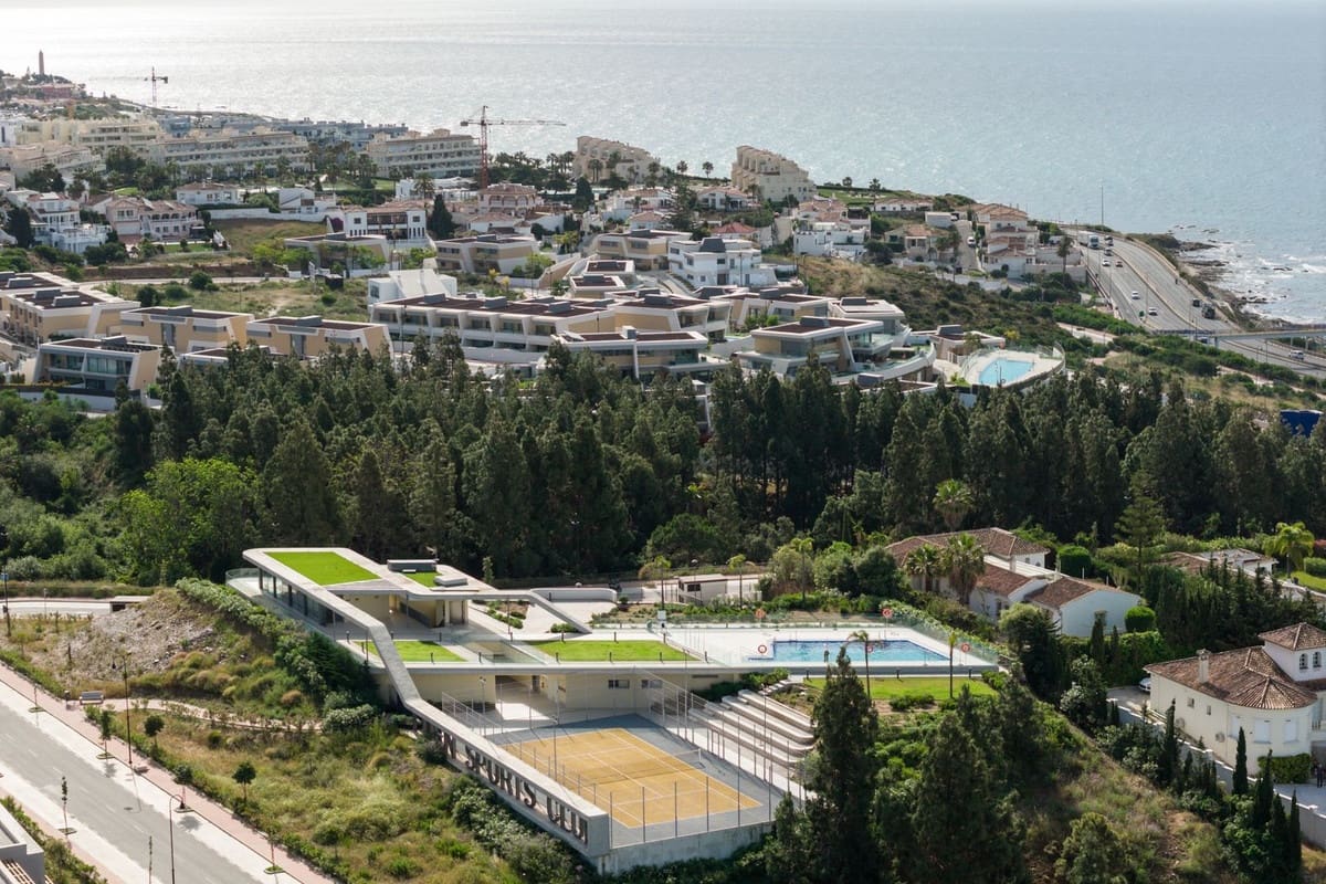 3 soveværelse Byhus til salg i Mijas Costa med swimmingpool garage - € 790.000 (Ref: 10121885)