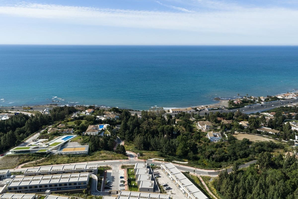 3 soveværelse Byhus til salg i Mijas Costa med swimmingpool garage - € 790.000 (Ref: 10121885)