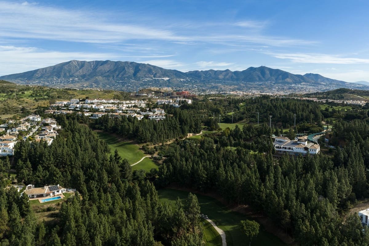 3 soveværelse Byhus til salg i Mijas Costa med swimmingpool garage - € 790.000 (Ref: 10121885)