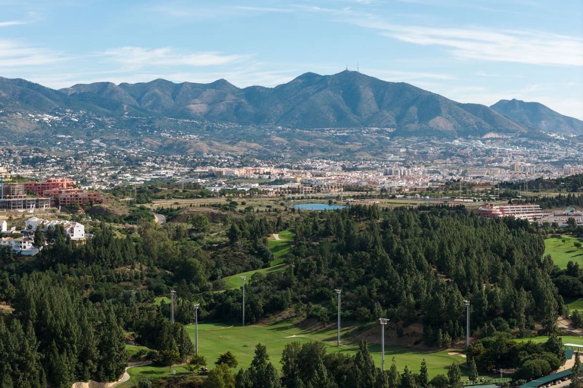 3 soveværelse Byhus til salg i Mijas Costa med swimmingpool garage - € 790.000 (Ref: 10121885)