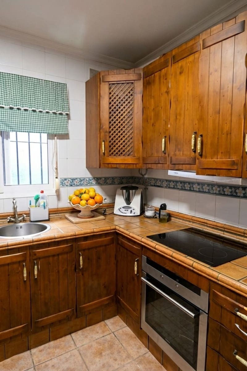 3 sypialnia Dom na sprzedaż w Rio Real z basenem garażem - 530 000 € (Ref: 10121901)
