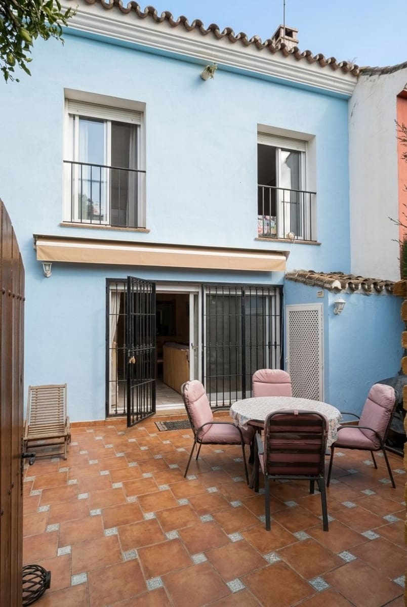 3 sypialnia Dom na sprzedaż w Rio Real z basenem garażem - 530 000 € (Ref: 10121901)