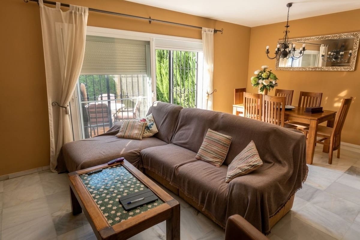 3 sypialnia Dom na sprzedaż w Rio Real z basenem garażem - 530 000 € (Ref: 10121901)