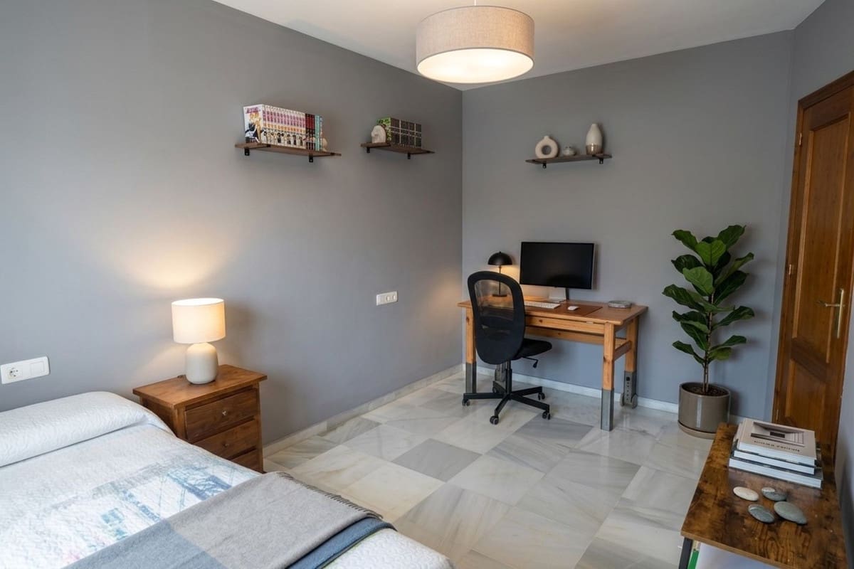 3 sypialnia Dom na sprzedaż w Rio Real z basenem garażem - 530 000 € (Ref: 10121901)