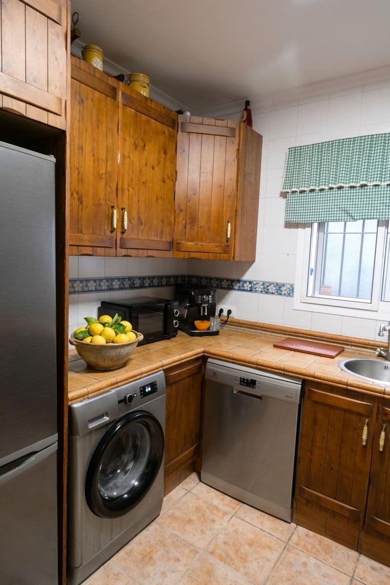 3 sypialnia Dom na sprzedaż w Rio Real z basenem garażem - 530 000 € (Ref: 10121901)