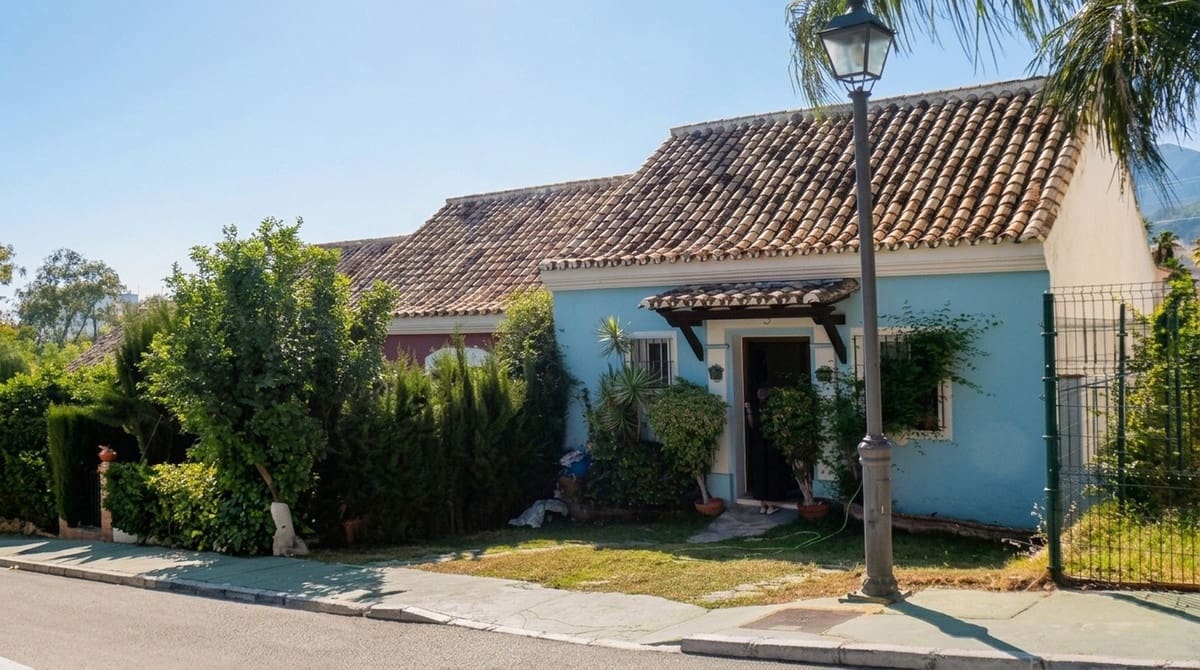 3 sypialnia Dom na sprzedaż w Rio Real z basenem garażem - 530 000 € (Ref: 10121901)