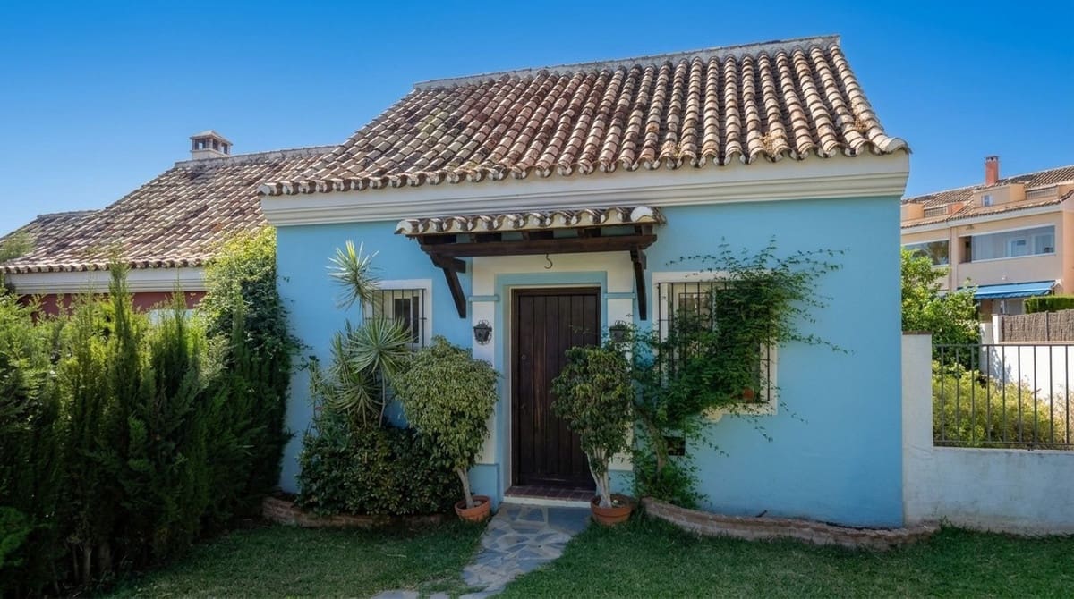 3 sypialnia Dom na sprzedaż w Rio Real z basenem garażem - 530 000 € (Ref: 10121901)
