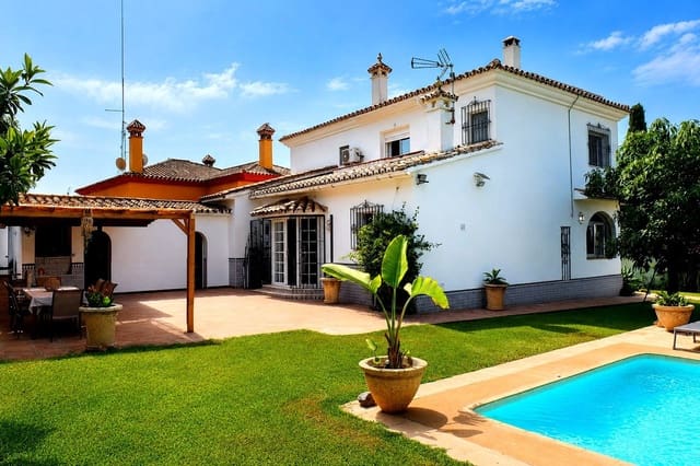 5 makuuhuone Huvila myytävänä paikassa Río Real, Marbella mukana uima-altaan 
autotalli - 1 595 000 € (Ref: 10121902)