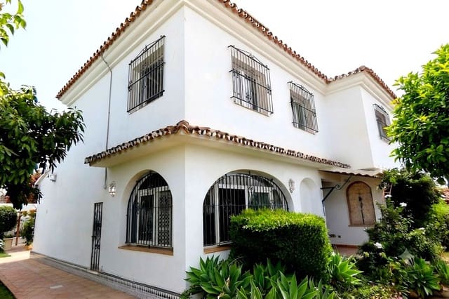 5 makuuhuone Huvila myytävänä paikassa Río Real, Marbella mukana uima-altaan 
autotalli - 1 595 000 € (Ref: 10121902)