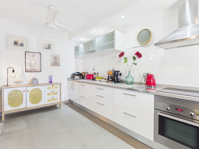 3 bedroom Townhouse for sale in Huerta Nueva, Estepona with garage - € 575,000 (Ref: 10121914)