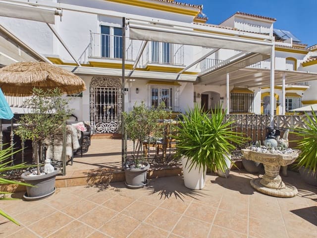 3 bedroom Townhouse for sale in Huerta Nueva, Estepona with garage - € 575,000 (Ref: 10121914)