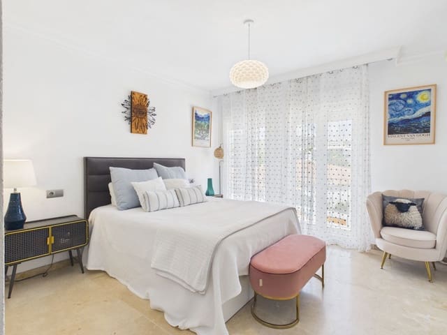 3 bedroom Townhouse for sale in Huerta Nueva, Estepona with garage - € 575,000 (Ref: 10121914)