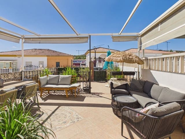 3 bedroom Townhouse for sale in Huerta Nueva, Estepona with garage - € 575,000 (Ref: 10121914)