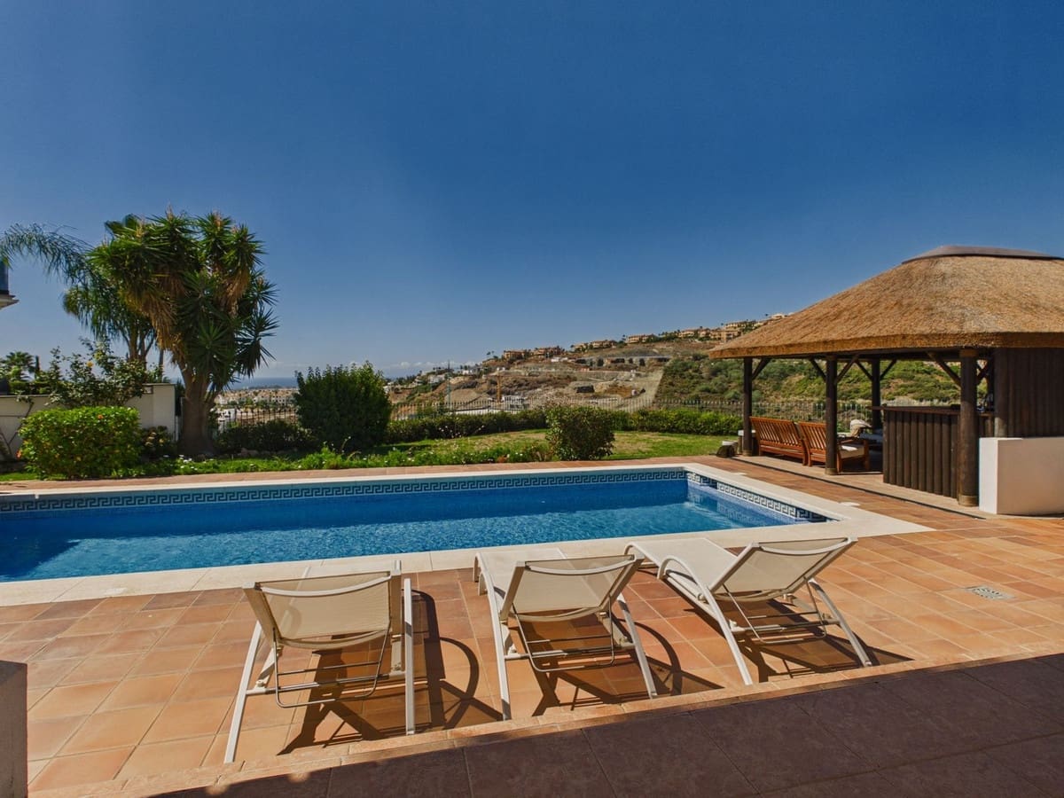 6 sovrum Villa till salu i Benahavis med pool garage - 2 950 000 € (Ref: 10121918)