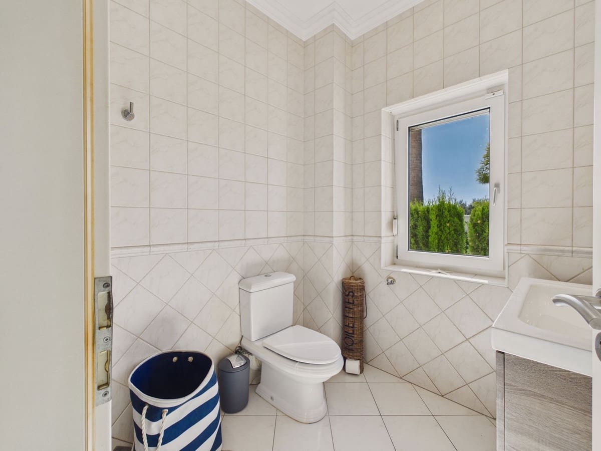 6 sovrum Villa till salu i Benahavis med pool garage - 2 950 000 € (Ref: 10121918)
