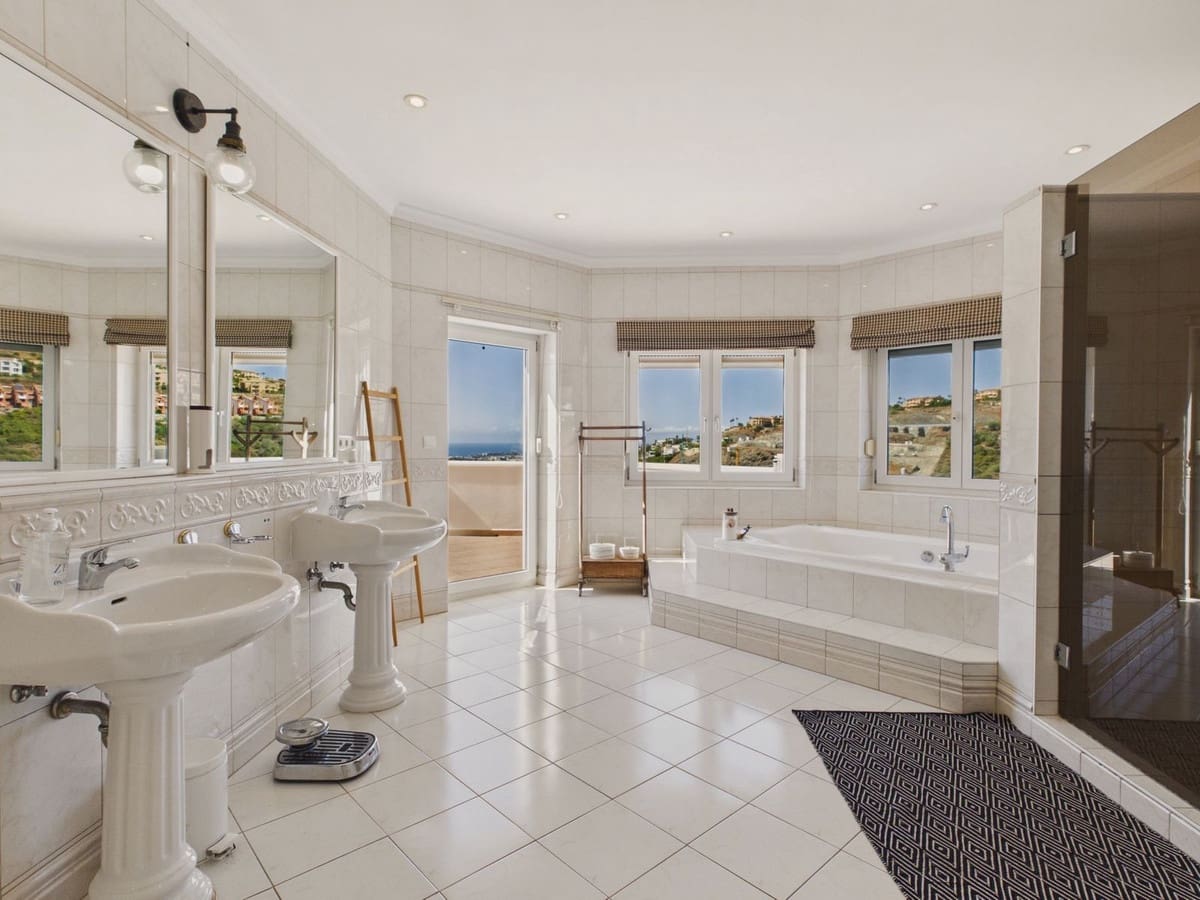 6 sovrum Villa till salu i Benahavis med pool garage - 2 950 000 € (Ref: 10121918)