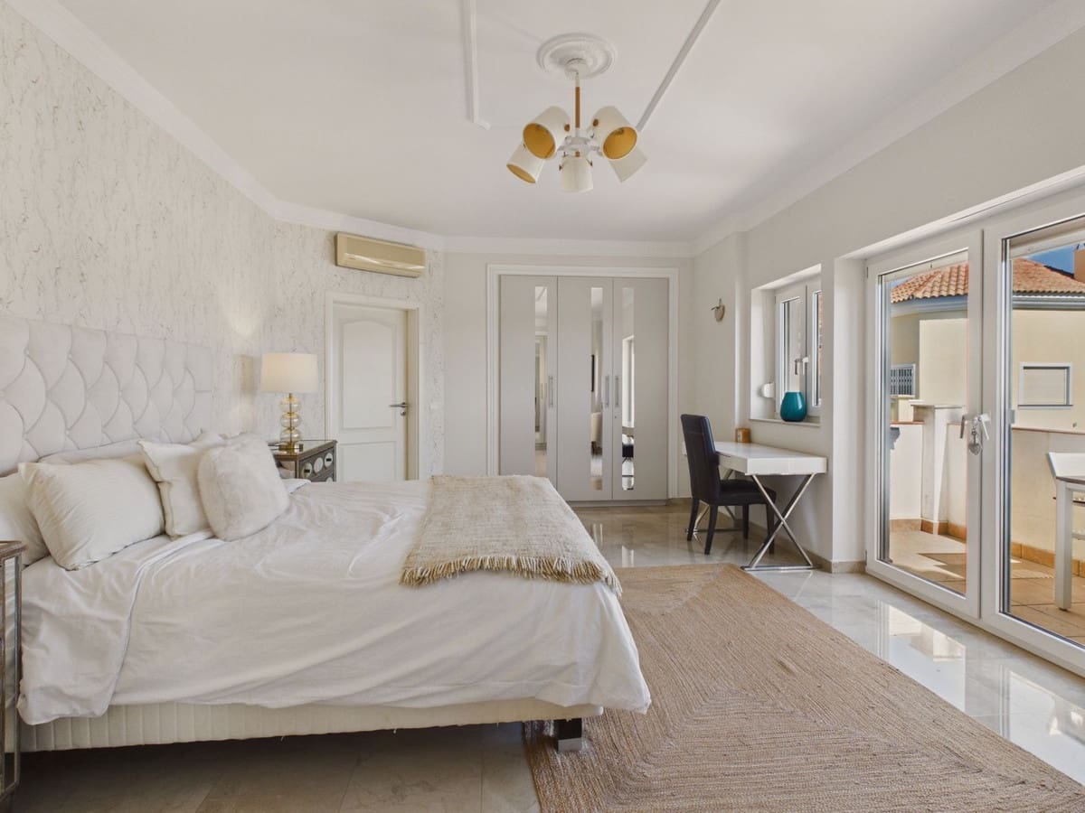 Chalet de 6 habitaciones en Benahavís en venta con piscina garaje - 2.950.000 € (Ref: 10121918)