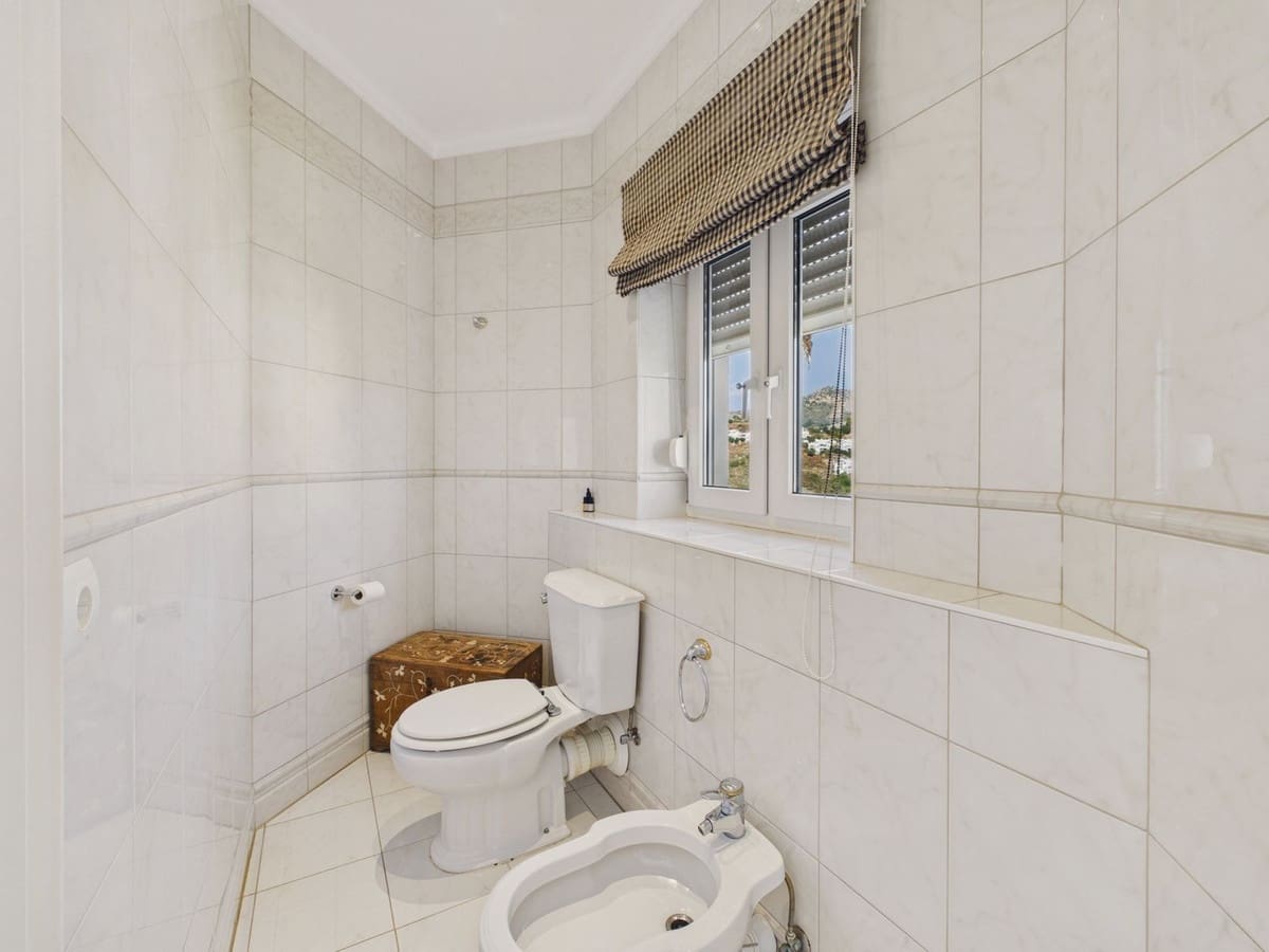 Chalet de 6 habitaciones en Benahavís en venta con piscina garaje - 2.950.000 € (Ref: 10121918)