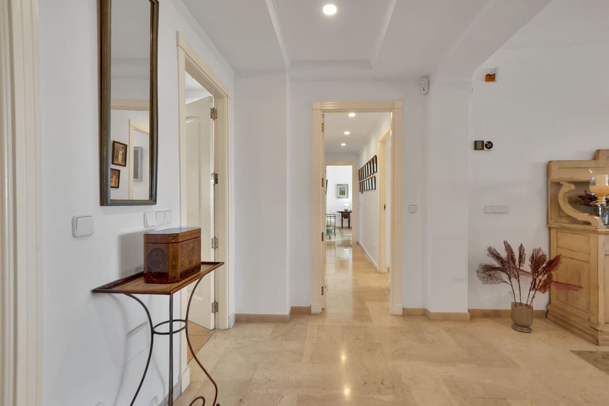 3 bedroom Apartment for sale in Rio Real with pool garage - € 1,750,000 (Ref: 10121937)