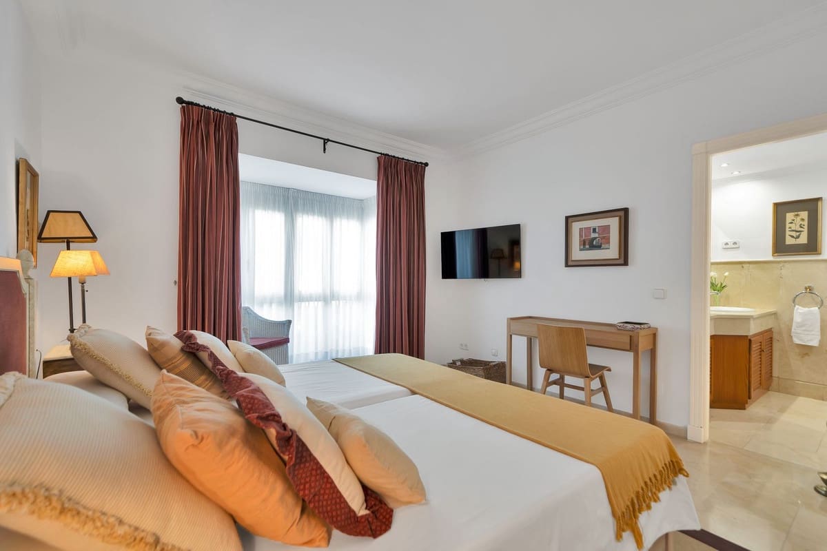 3 bedroom Apartment for sale in Rio Real with pool garage - € 1,750,000 (Ref: 10121937)