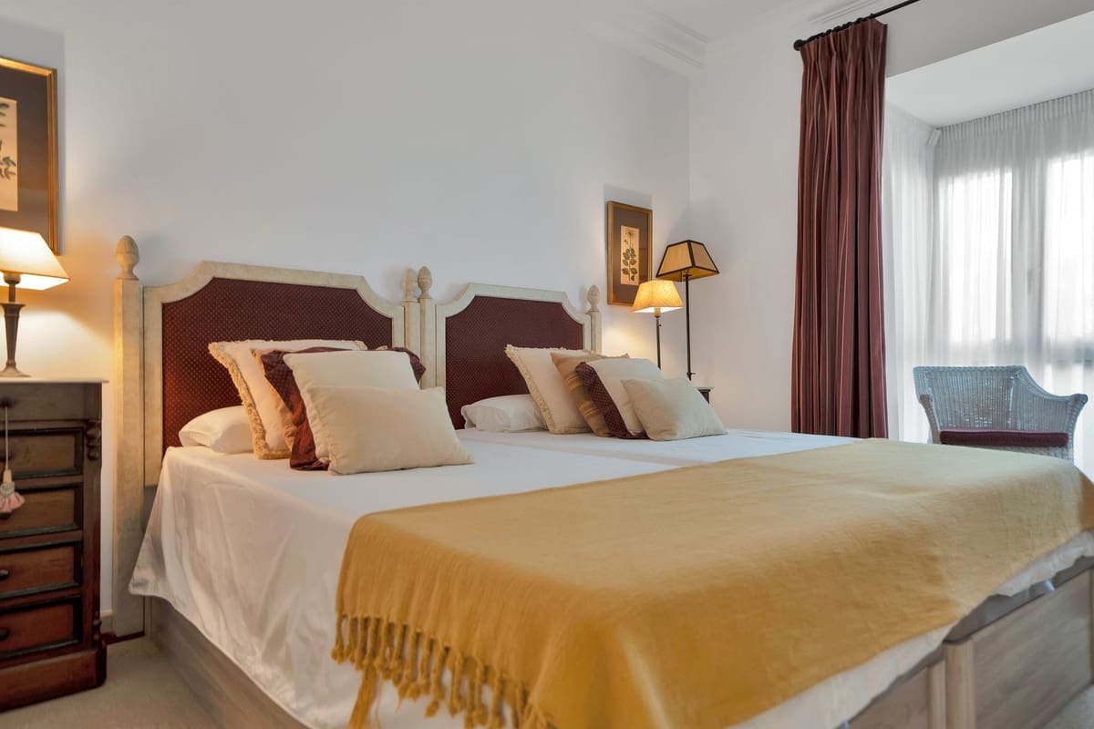 3 bedroom Apartment for sale in Rio Real with pool garage - € 1,750,000 (Ref: 10121937)